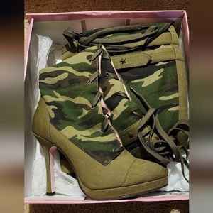 Lace-up Army boots high heel